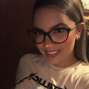 Meet your Posher, Yvette